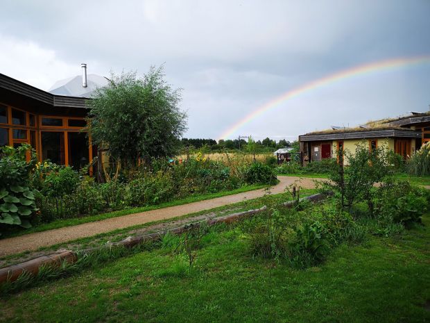 Doorkijkje met regenboog