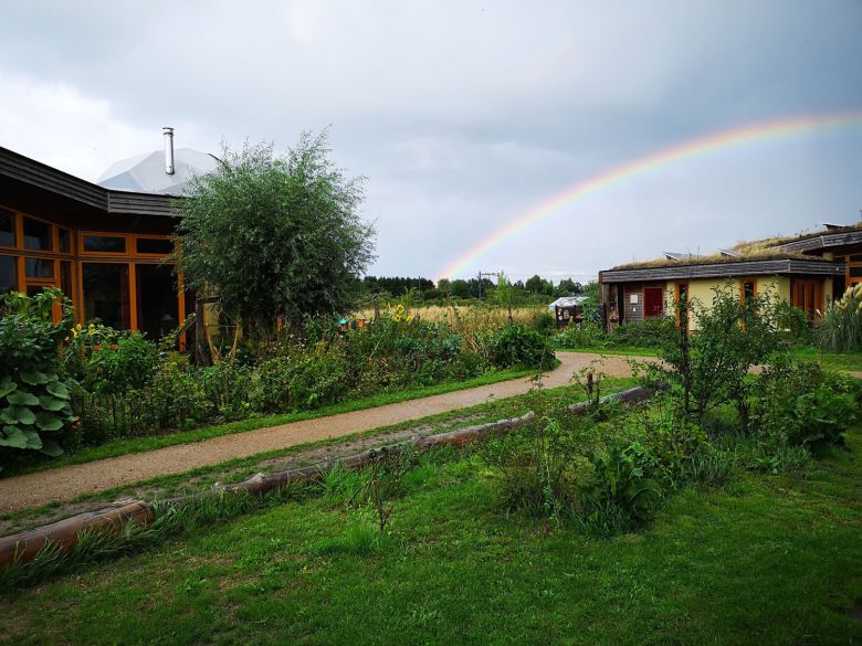 Doorkijkje met regenboog